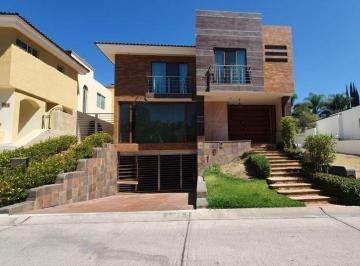 Casa en condominio de 4 habitaciones, Zapopan · Casa en Venta en Fraccionamiento Puerta de Hierro