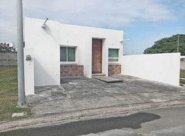 Casa de 2 habitaciones, Alvarado · Casa en Venta en Fracc. Lomas de La Rioja. de un Nivel, Alvarado, Ver.