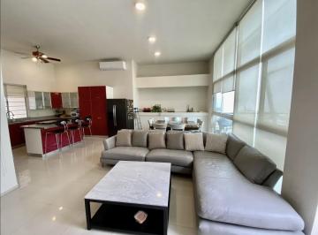 Casa · 403m² · 5 Recámaras · 4 Estacionamientos · Casa en Venta en Residencial Dinastía, San Jerónimo!