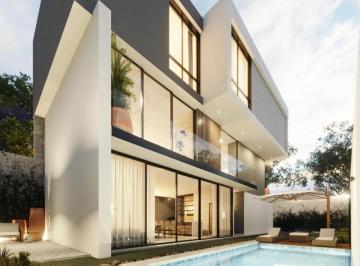 Casa · 637m² · 4 Recámaras · 4 Estacionamientos · Casa en Venta en El Club La Loma