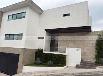 Casa · 380m² · 3 Recámaras · 2 Estacionamientos · Casa en Venta en Monterrey
