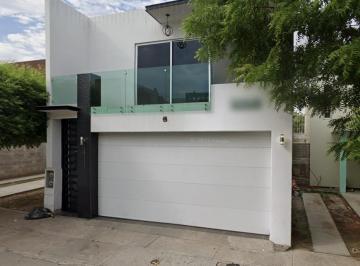 Casa · 150m² · 3 Recámaras · 2 Estacionamientos · Casa en Venta en Prados del Sur Br56