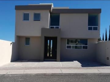 Casa · 200m² · 4 Recámaras · 4 Estacionamientos · Casa en Venta en Colinas de Juriquilla