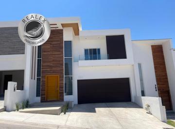 Casa · 325m² · 3 Recámaras · 2 Estacionamientos · Casa - Chihuahua