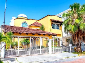 a5a956877e89101e0a308a3a07961c932246690409618da15e549d0ba590e549 · Casa en Venta en Sm 17 Cancún | 3 Recámaras | 305 m² | Cerca de Parque Kabah