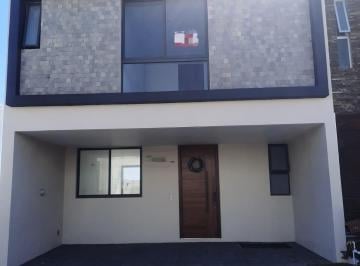 Casa · 176m² · 3 Recámaras · 2 Estacionamientos · Casa en Venta en Capital Norte con Roofgarden