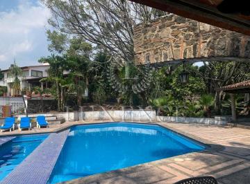 Casa · 2800m² · 6 Recámaras · 15 Estacionamientos · Casa en Venta, Cuernavaca, Mor.