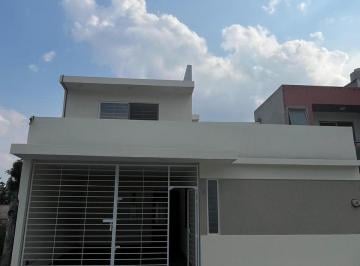 Casa · 3 Recámaras · Casa en Venta en Fraccionamiento La Perla Ubicada en Coatepec