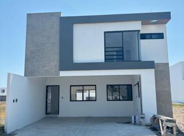 Casa · 225m² · 3 Recámaras · 2 Estacionamientos · Casa en Fracc. Lomas de La Rioja