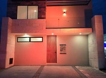 Casa · 136m² · 3 Recámaras · 2 Estacionamientos · Casa en Punta Coral. Modelo de Exhibición
