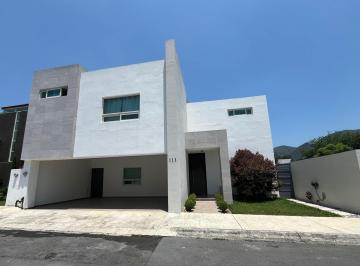 Casa · 413m² · 4 Recámaras · 3 Estacionamientos · Casa en Venta en Carretera Nacional