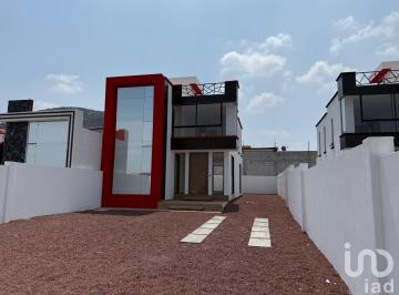 Casa · 200m² · 4 Recámaras · 10 Estacionamientos · Moderna Casa en Venta en Solares Banthi, San Juan del Rio, Queretaro