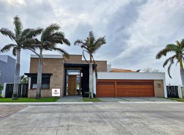 Casa de 3 habitaciones, Alvarado · Residencia en Fairway, Punta Tiburón Residencial Marina y Golf