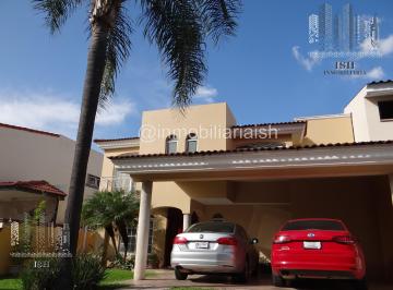 Casa de 4 habitaciones, Zapopan · Casa en Venta en Virreyes, Zapopan, Guadalajara