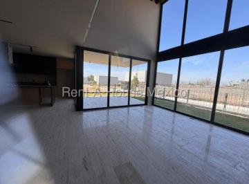 Casa de 4 habitaciones, Querétaro · Venta - Casa con Cuarto de Servicio, Estudio, 3 Recámaras. Lomas del Campanario