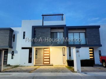 Casa de 4 habitaciones, El Marqués · Venta - Casa a 150 m de La Anahuac con Roof Garden, 4 Recámaras, y Sala de Tv. Zibatá