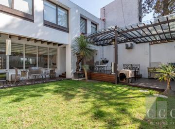 Casa en condominio · 327m² · 3 Recámaras · 4 Estacionamientos · Hermosa Casa con un Parque Divino a Solo Unos Pasos