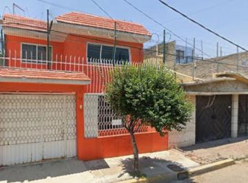 Casa de 3 habitaciones, Ecatepec de Morelos · Casa en Venta en Nezahualcoyotl Cerca de Aeropuerto y Alameda