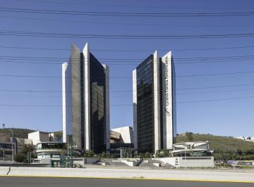Oficina · 420m² · 16 Estacionamientos · Oficina en Venta en Valle Oriente