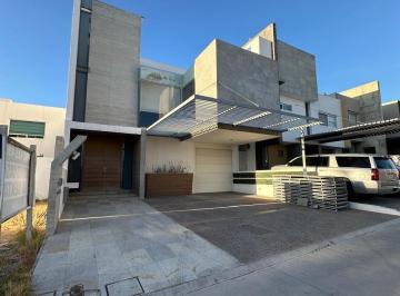 Casa en condominio de 4 habitaciones, Querétaro · Milenio III / Alberca Privada, Excelente Propiedad