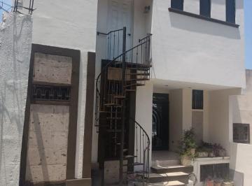 Casa de 4 habitaciones, Monterrey · Casa en Venta en Lomas del Paseo, Zona Sur de Monterrey, N. L.