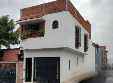 Casa de 2 habitaciones, Morelia · A La Venta Casa en El Fracc. Ario 1815