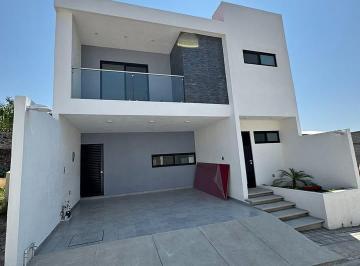 Casa · 212m² · 3 Recámaras · 2 Estacionamientos · Casa en Venta en Colonia Las Maravillas en Cuernavaca