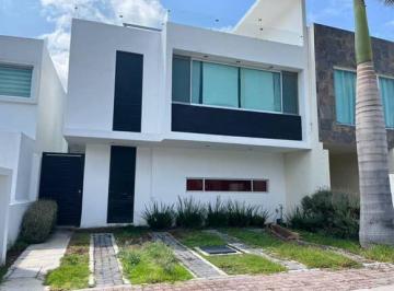 Casa de 3 habitaciones, Querétaro · Casa en Renta en El Refugio, Querétaro – Frente a Área Común y con Roof Garden