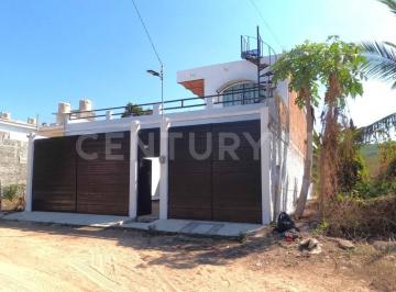 Casa · 189m² · 4 Recámaras · Casa Maria en La Peñita