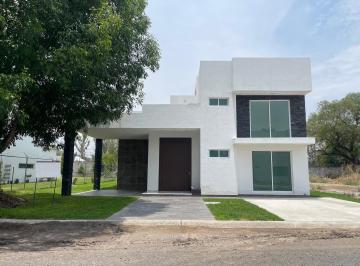 Casa · 490m² · 5 Recámaras · 6 Estacionamientos · Casa en Venta en El Porvenir en San Juan El Rio Queretaro