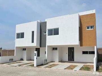 Casa · 141m² · 3 Recámaras · 2 Estacionamientos · Venta de Casa Zona Vw