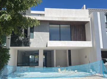 Casa · 340m² · 4 Recámaras · 2 Estacionamientos · Casa en Venta Lomas de Angelópolis Lll