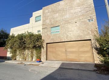 Quinta · 500m² · 4 Recámaras · 2 Estacionamientos · Venta de Quinta en Portal del Norte