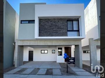 Casa · 214m² · 3 Recámaras · Se Vende Casa Nueva 1 Min de Plaza Benza. Cerca de Puente Zaragoza