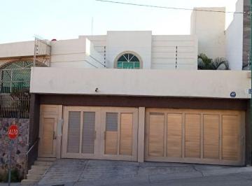 Casa · 450m² · 3 Recámaras · 2 Estacionamientos · Renta Casa Zona Norte Lomas del Campestre León Gto