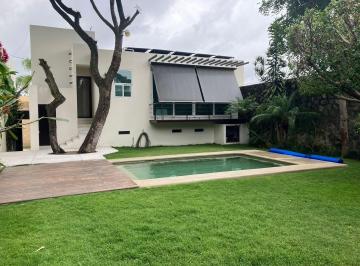 Casa de 4 habitaciones, Cuernavaca · Casa con Bungalow, Alberca y Paneles Solares en Privada de Vista Hermosa