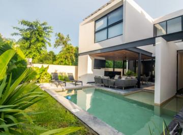 Casa · 406m² · 4 Recámaras · 2 Estacionamientos · Casa en Venta en Mérida, Privada Compostela, Xcanatun, Entrega Inmediata