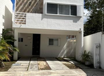 Casa · 3 Recámaras · 2 Estacionamientos · Casa - La Joya
