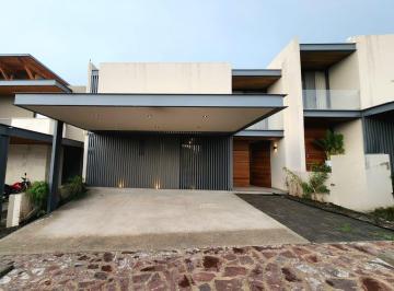 Casa · 280m² · 3 Recámaras · 3 Estacionamientos · Casa en Venta, en Altozano, Queretaro