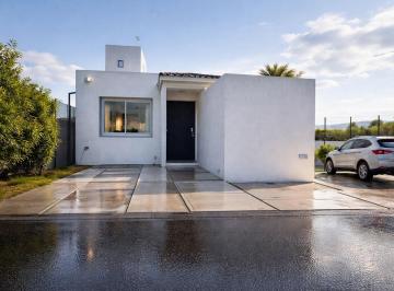 Casa de 2 habitaciones, Corregidora · Casa en Venta en Pueblito Colonial, Una Planta, Alberca, Seguridad, Oportunidad!
