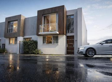 Casa de 4 habitaciones, Querétaro · Casa en Venta en El Refugio, 4 Recámaras, Una en Planta Baja, Oportunidad!