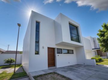 Casa de 3 habitaciones, Querétaro · Casa en Venta en Juriquilla, San Isidro. Esquina, 3 Recámaras, Equipada, Lujo!