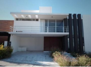 Casa · 386m² · 4 Recámaras · 2 Estacionamientos · Casa en Cumbres del Lago