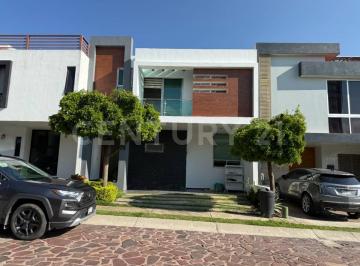 Casa · 235m² · 4 Recámaras · 2 Estacionamientos · Casa en Venta en Fraccionamiento La Rioja, Tlajomulco, Jalisco