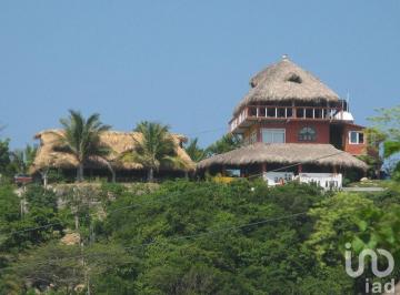 Casa · 650m² · 2 Recámaras · 6 Estacionamientos · Casa en Venta en Zipolite, Oaxaca a 400 m de La Playa