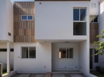 Casa de 4 habitaciones, El Marqués · Casa en Venta en Ciudad Maderas, 4 Recámaras, Una en Pb, 3 Baños Completos.
