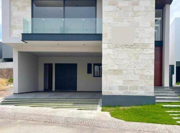Casa · 380m² · 3 Recámaras · 2 Estacionamientos · Casa en Venta en Sierra Azul