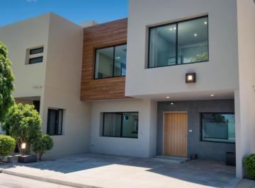 Casa de 4 habitaciones, Querétaro · Residencia en Venta en Milenio III, Cotto Milenio, 4 Recámaras, Estudio, 5.5 Bañ