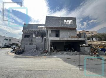 Casa · 740m² · 4 Recámaras · 3 Estacionamientos · Casa en Venta Sierra Alta Zona Carretera Nacional Monterrey
