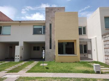 Casa · 1m² · 3 Recámaras · 2 Estacionamientos · Casa - Condominio La Plazuela